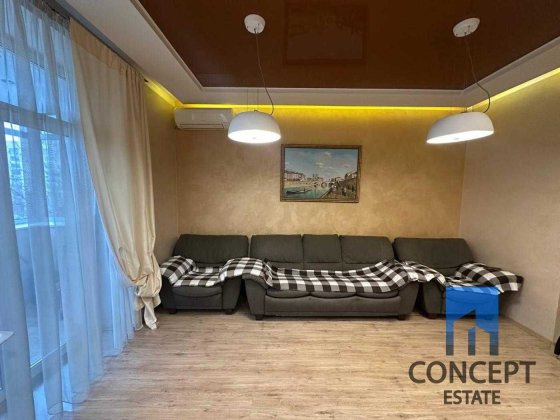 Продам уютную 3к сталинку на ул. Гончара 8. Днепр