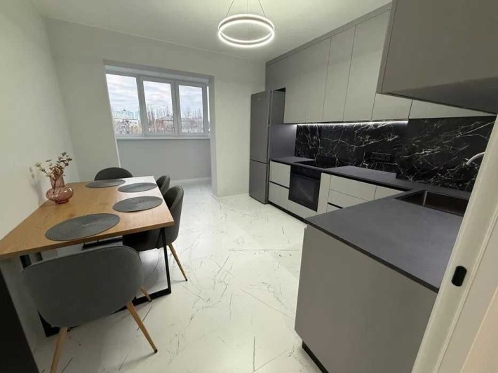 3-кімн. 93,6 м² у ЖК Навігатор 2 | Новий ремонт, Коноплянская 22 - фото 1