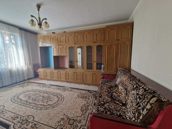 Продам 2х комн  метро, дешево. Дніпро