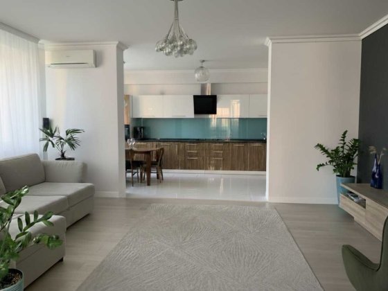 Простора 3-к квартира 105 м² вул. Анни Ахматової 30 Киев