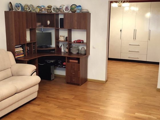 Продам трикімнатну квартиру по вул. 1 Танкової бригади, 27 Чернигов