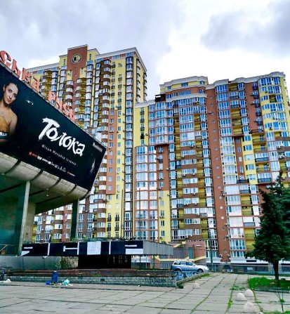 Без комісії, квартира площею 70 кВ.м., два балкони, гардеробна, меблі - фото 1