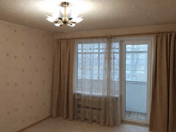 1 - комнатная квартира ж/м Тополь-3. Чешка. Свободная. Днепр