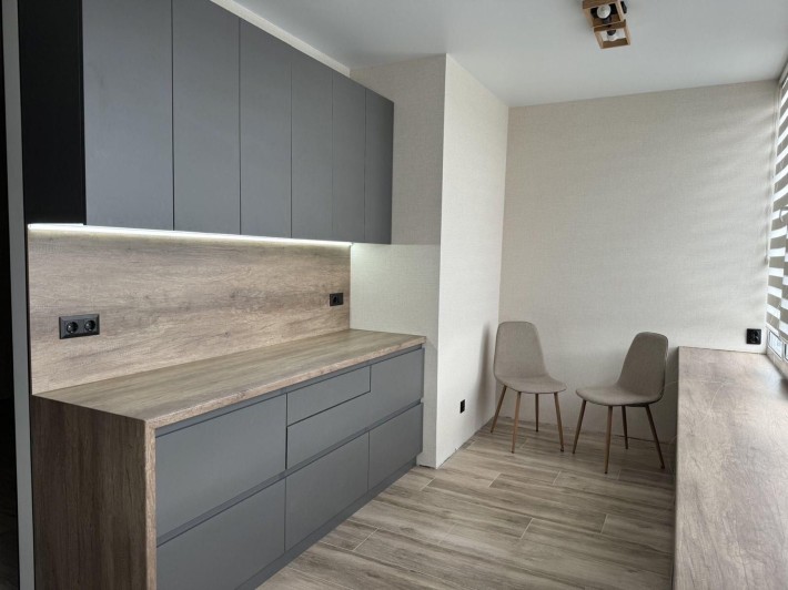 3-кімнатна квартира з сучасним ремонтом в новому будинку, Бл. Замостя - фото 1