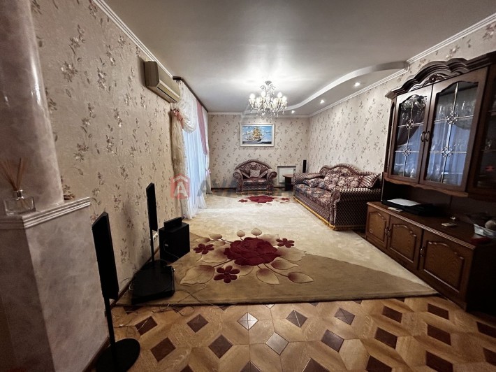 4-кімнатна квартира в обкомівському будинку - фото 1