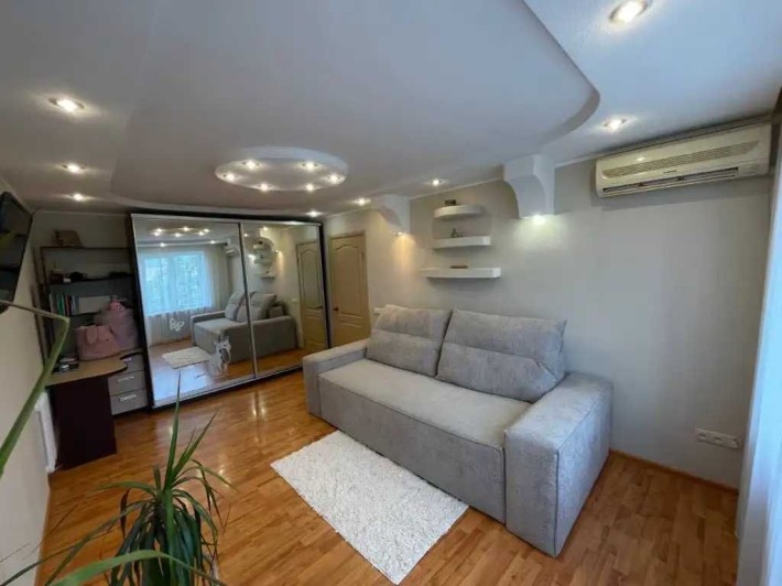 Продам уютную с ремонтом 1кв ж/м Солнечный ул Прогрессивная - фото 1