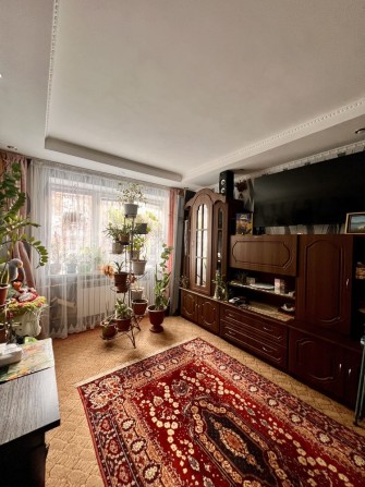 Продається тиха та затишна 2-кімнатна квартира в самому центрі міста ! - фото 1