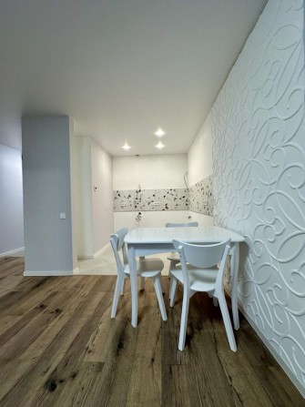 Продам 2 к кв с новым ремонтом пр Мира ТЦ Караван Возможен безнал! - фото 1