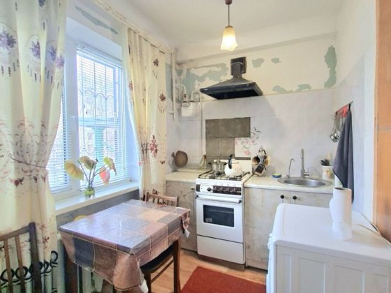 Продаж 2-кімнатної кв 1/5 по Чарівній Запоріжжя