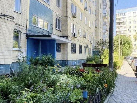 Продам Свою  2 кімнатну квартиру на Фрунзенском лівий берег Днепр