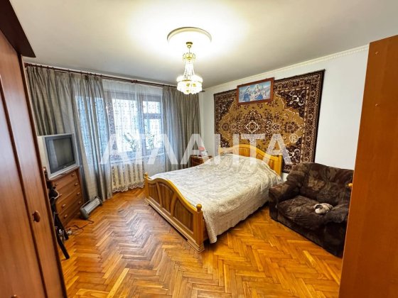 Простора квартира у чеському будинку на Роксоляни Львов