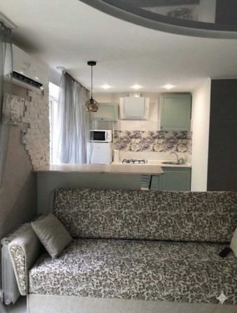 $15 000! С РЕМОНТОМ! Большая студия 34м². 4 этаж. Центр - фото 1