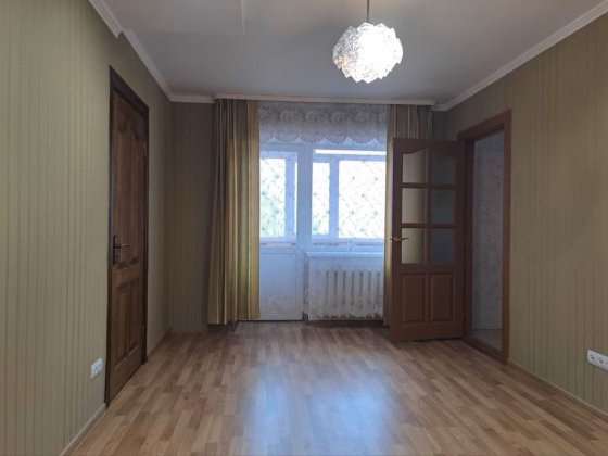 Продається 2-х кімнатна квартира в центрі міста з ремонтом. Торг. Житомир