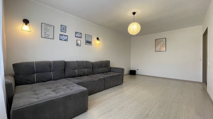 Продам 2 комнатную квартиру с ремонтом ЖК Семейный - фото 1