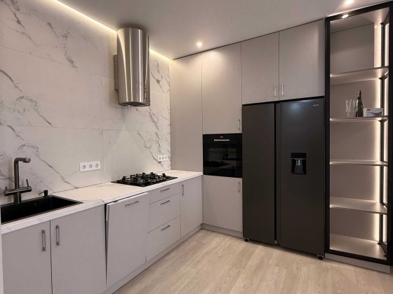 Продаж 2 кімнатної кв. з якісним рем. ЖК Континент Грін вул.Роксоляни Львів