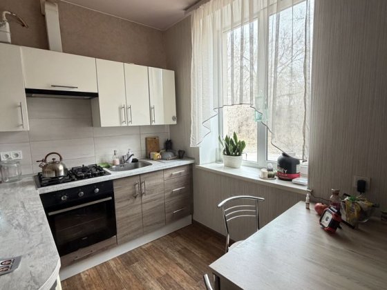 2 кімнатна сталінка,студія,цент,Незалежної України 39б Запорожье