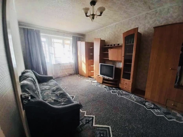 Тепла не кутова 2к на вул. Шатіла, роздільні кімнати, простора кухня - фото 1