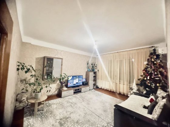 Продам простору трикімнатну квартиру у зручному районі Н.Миколаївки. Кропивницкий