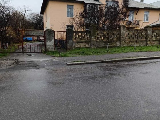 Продам комфортну двокімнатну квартиру з каміном, гаражем,ділянкою Николаев