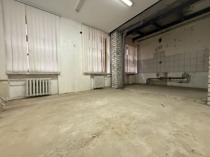 Продаю 4 комнатную квартиру в центре города. Дом специалистов. - фото 1