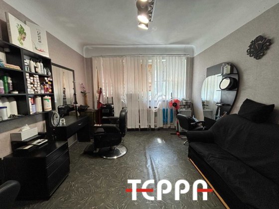 Продаж 2-кімнатної повнометражної квартири під салон краси Запоріжжя