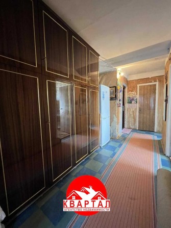 Продается 2-х к. квартира по ул. Школьная без ремонта в отличном месте - фото 1