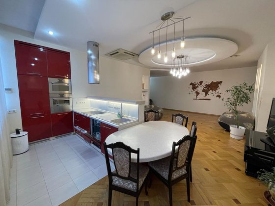 Продам 4 кімнатну квартиру у центрі міста Дніпро