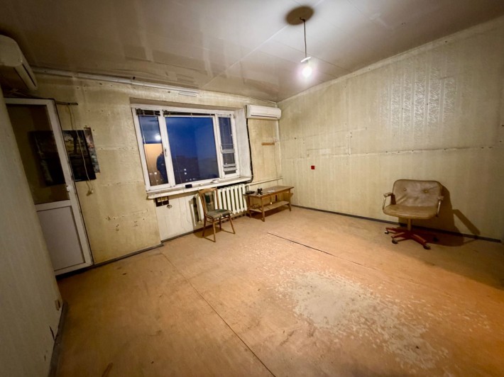 Продается двухкомнатная квартира в Центре, 9/9 под ремонт. С2 - фото 1