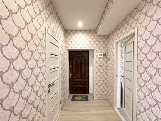 продаж 2 кімн сталінки Садова 2 поверх ремонт,гараж,закритий двір Николаев