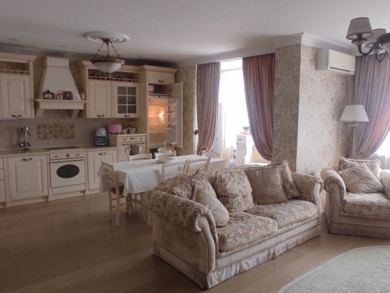 Продажа трехкомнатной студии(140 метров) в закрытом  ЖК на Гагарина  в Запоріжжя