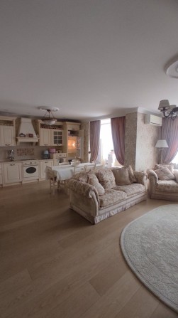 Продажа трехкомнатной студии(140 метров) в закрытом  ЖК на Гагарина  в - фото 1