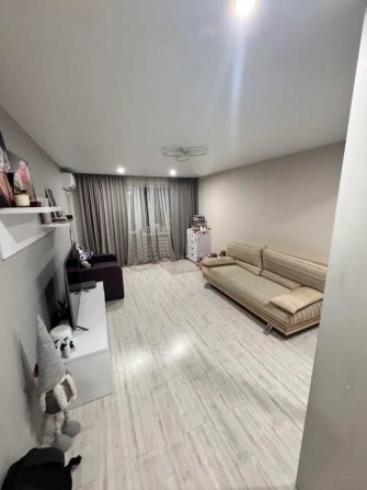 Продажа просторной 1-к квартиры на Красном камне. - фото 1