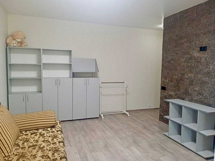 Продам 1Кквартиру-студию в центре. Ремонт, мебель, техника! - фото 1