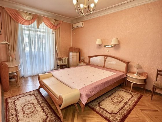 3-кімнатна сталінка з високими стелями, центр Миколаєва Николаев