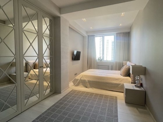 Красива стильна квртира на 6 Фонтана. Три спальні. Одеса