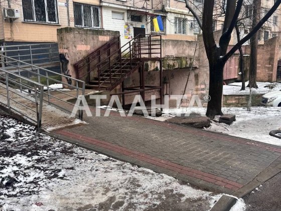 Трёхкомнатная квартира на Таирово Одесса