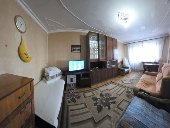 Продаю трьохкімнатну квартиру вул. Робоча Заводський рн другий поверх Николаев