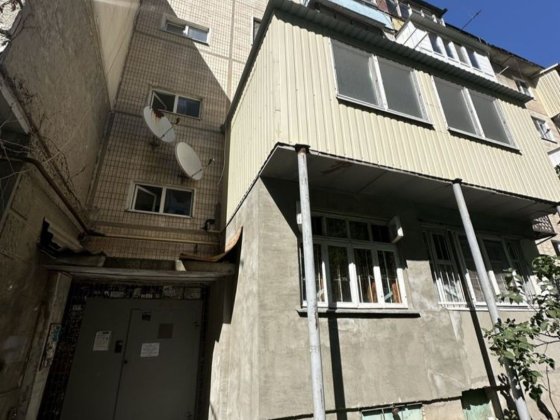 Черёмушки/Малиновского, Хрущёвка, Продам квартиру 64 кв.м.  2 этаж Одесса