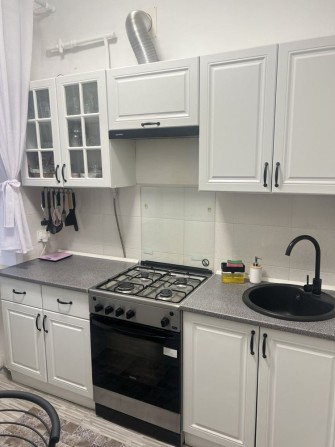 Продам двухкомнатную ПМ квартиру в  Александровском районе - фото 1