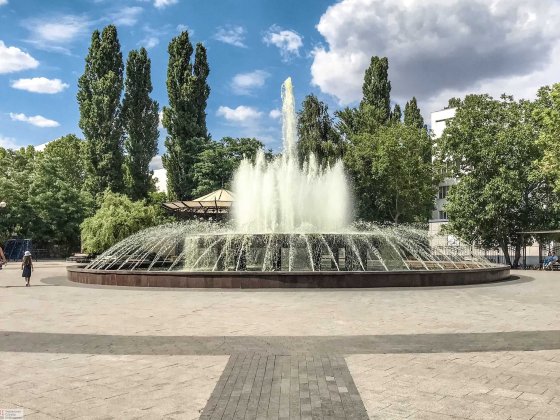 Парк за окнами, уют внутри - чешка  с ремонтом на Крымском бульваре! Одеса