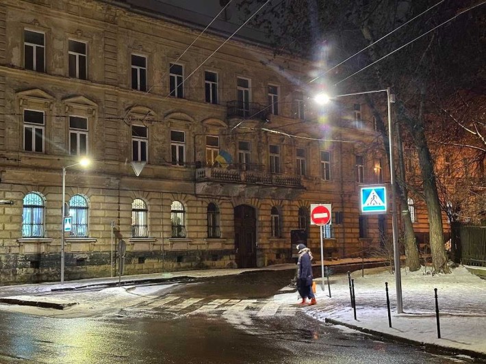 Продаж квартири в австрійському будинку, біля університету І.Франка. - фото 1