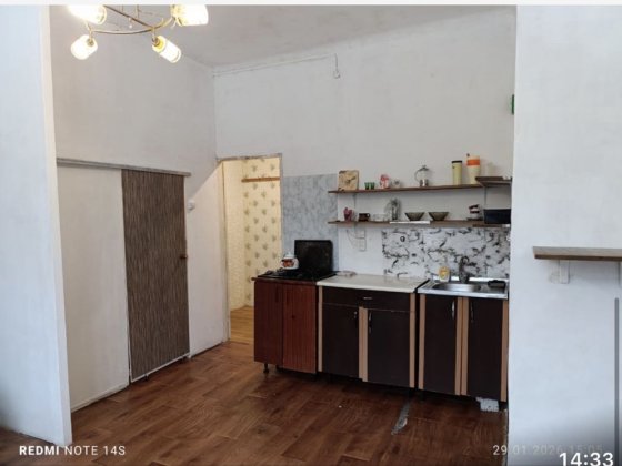 1 к.из.кв. 42 м2 в 3х мин. ст.м.ХТЗ. 2/4 .Кухня-10 м2. H-3 м2. Лоджия Харьков