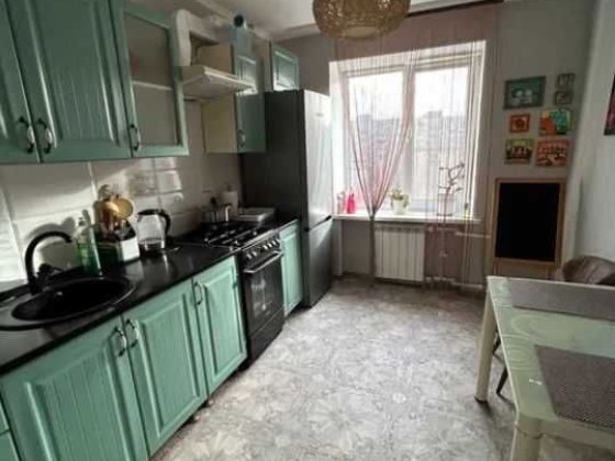 Продається 3-и кімнатна  СТАЛІНКА вул. ОДЕСЬКА 5/5 Запоріжжя