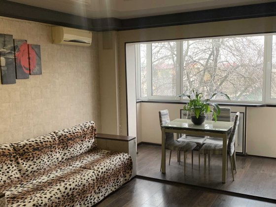 ПРОДАЄТЬСЯ 4-кімнатна квартира з капремонтом та меблями! Запоріжжя