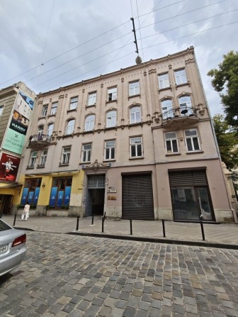 Продаж 2к квартири в центрі Львова по вул Коперника 11 - фото 1