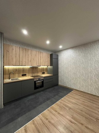 Стильная 2 комнатная квартира в новом, автономном доме на Сахарова - фото 1