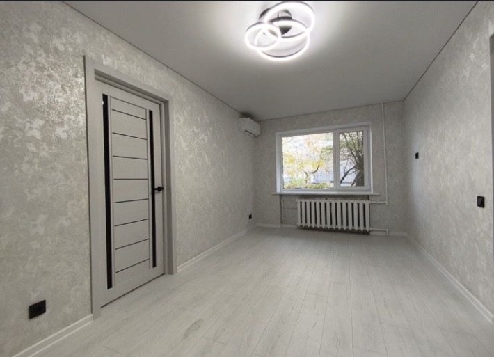 Двухкомнатная каартира с ремонтом !Проспект Центральный ! - фото 1