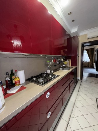 Продам квартиру в Центре, возле Соборки, отдельностоящий флигель - фото 1