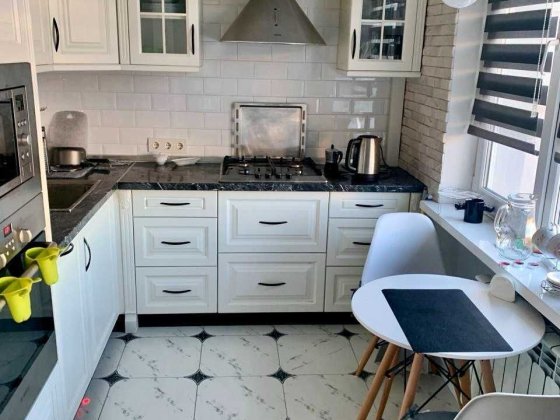 Власник продам 3 ком. , 67 м.кв  метро Студентська Валентинівська 11 Харьков