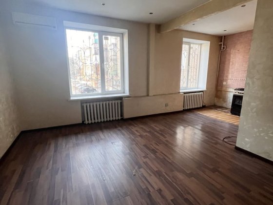 продам 2 кімнатну в центрі Запоріжжя